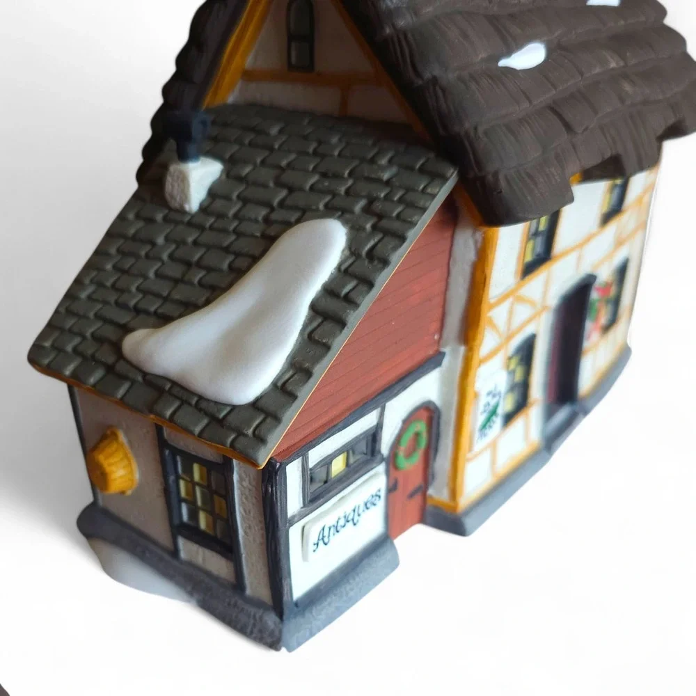 Dept 56 Dickens Village Mr & Mrs Pickle Cottage 5824-6 Lighted House Box